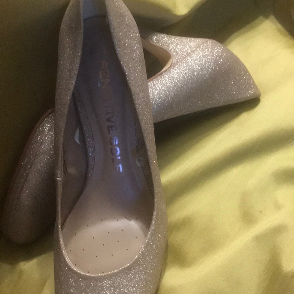 Shoes - Picture 6 of 6